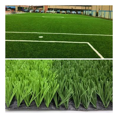 Erba artificiale resistente UV di calcio con i fori di drenaggio e la protezione di PP+Net
